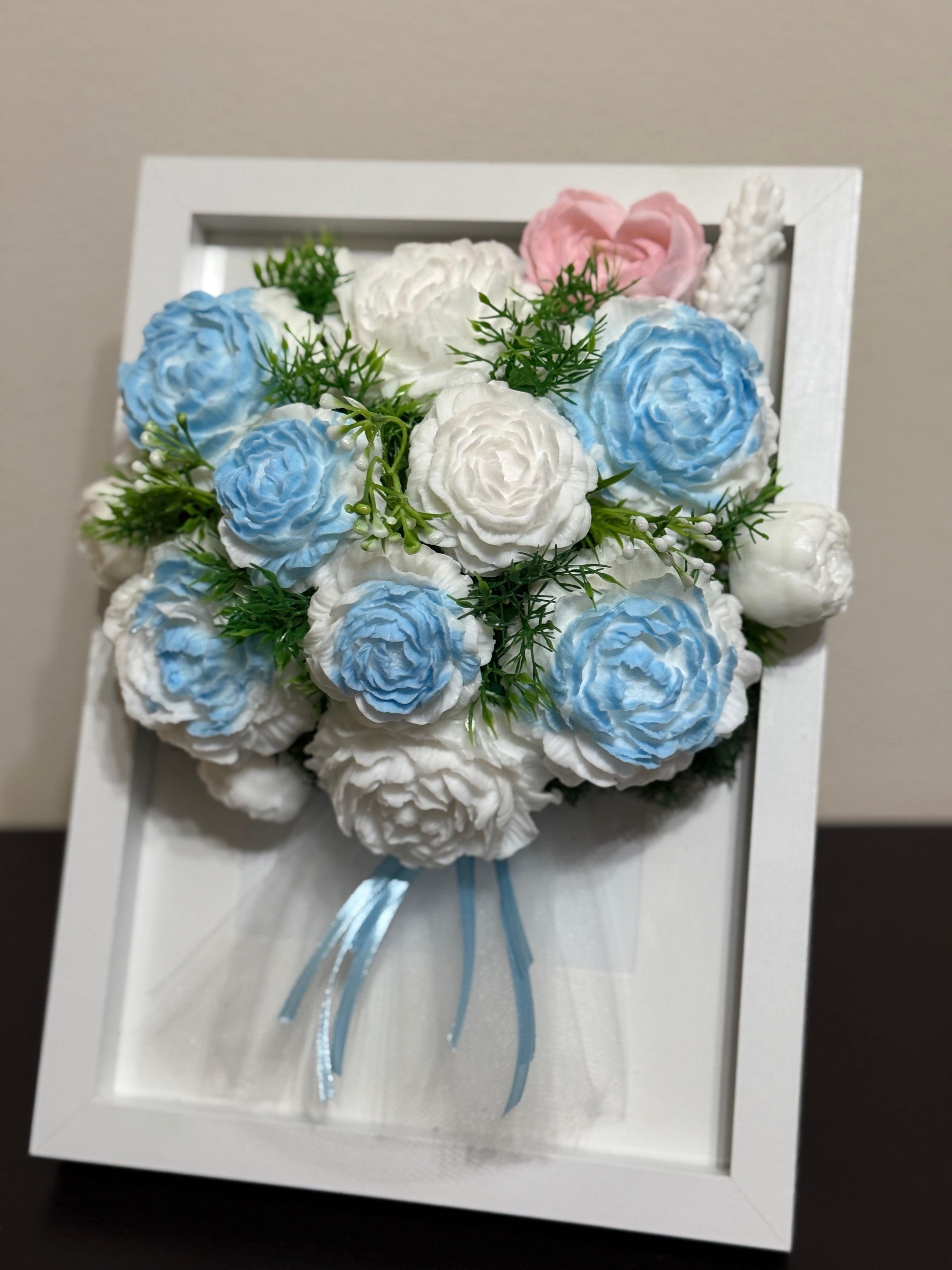 Buchet Floral în Ramă – Eleganță Sculptată în Detaliu