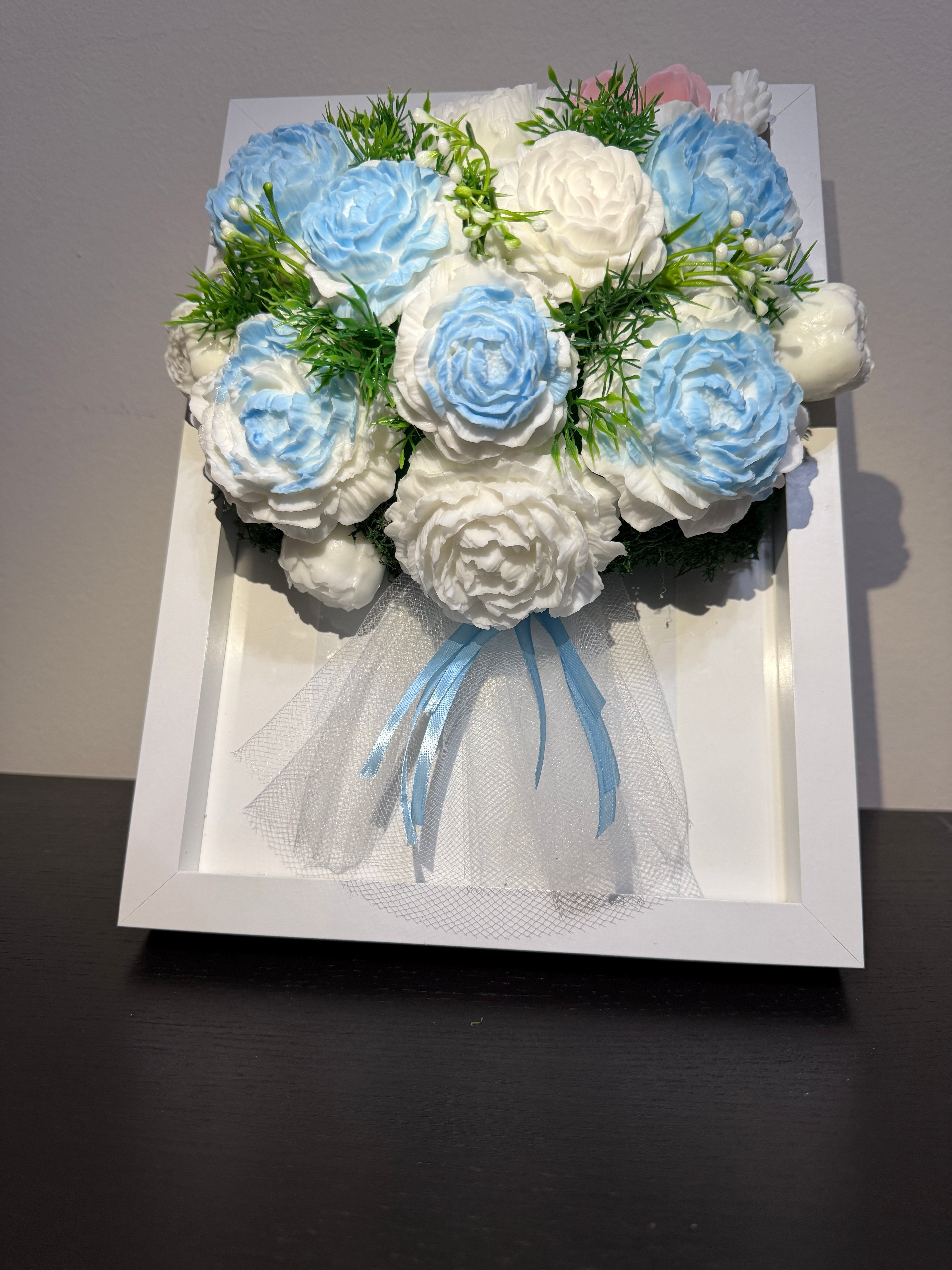 Buchet Floral în Ramă – Eleganță Sculptată în Detaliu