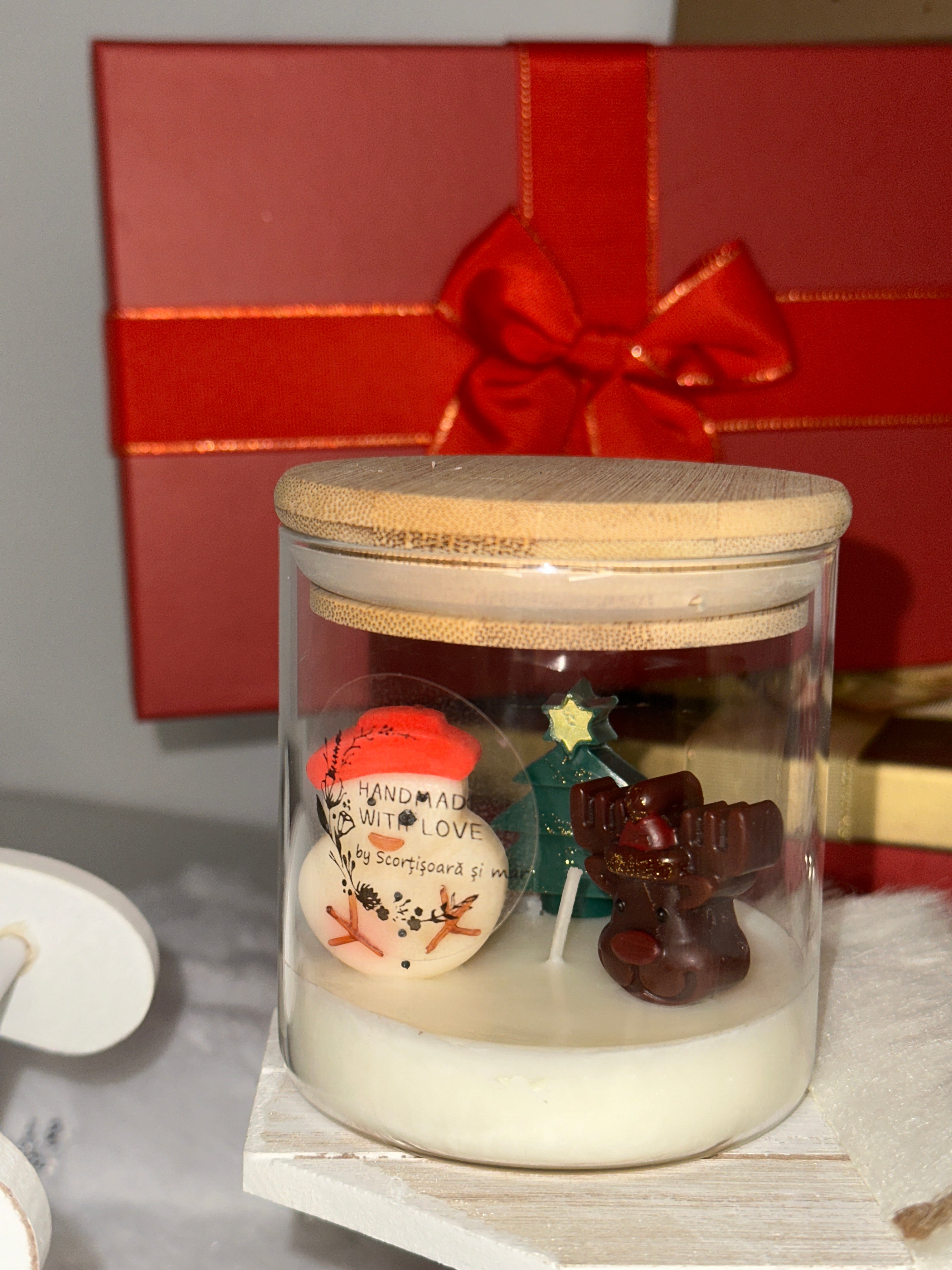 Lumânare artizanală cu tematică de Crăciun